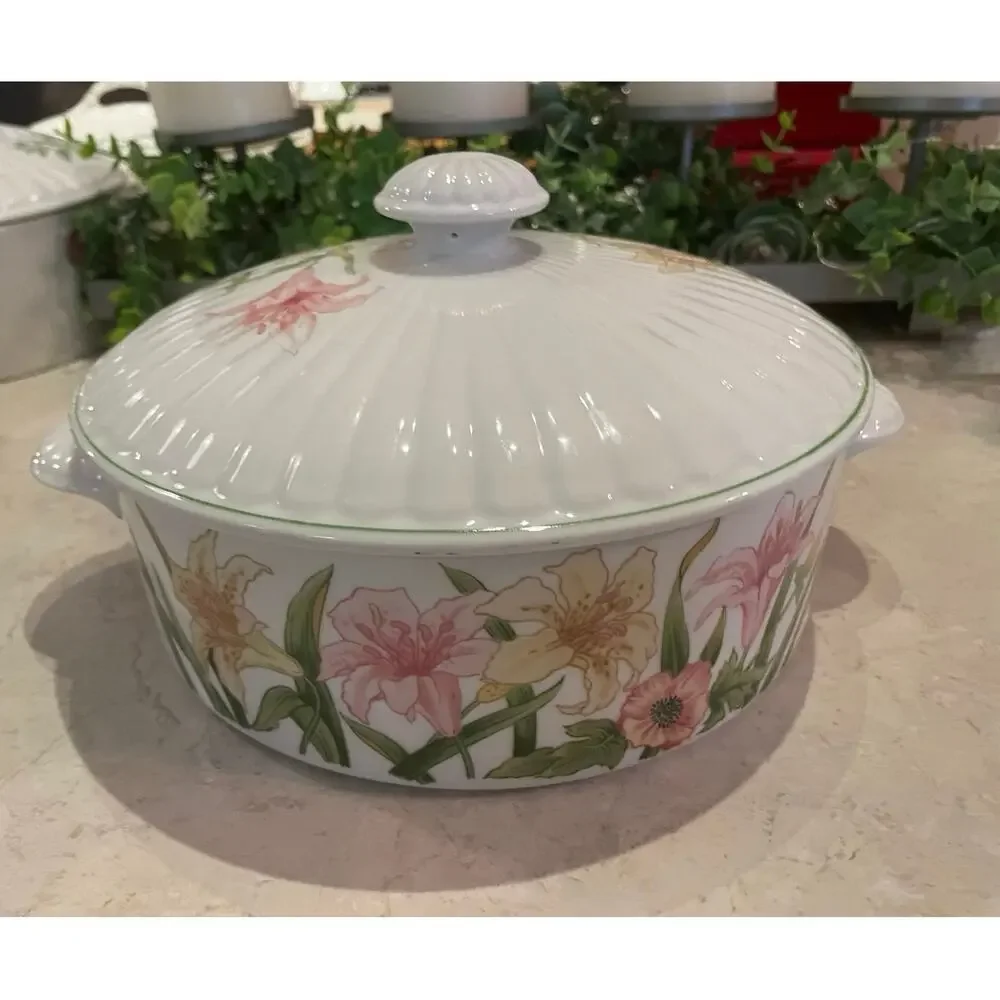Vintage Jade Lily Shafford porcelain casserole dish leaf handles 8x3” rim to rim